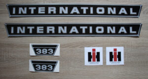 IHC International 383 Aufkleber silber klein