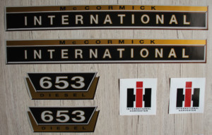 IHC International 653 Aufkleber gold groß