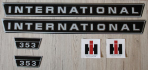 IHC International 353 Aufkleber silber klein