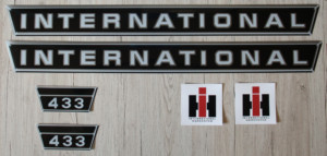 IHC International 433 Aufkleber silber klein