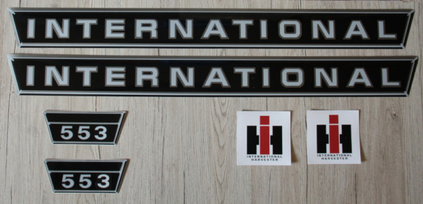IHC International 553 Aufkleber silber klein