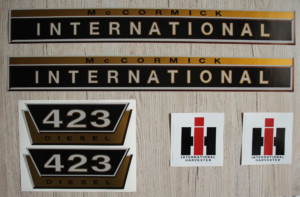 IHC International 423 Aufkleber gold groß