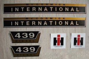 IHC International 439 Aufkleber gold groß