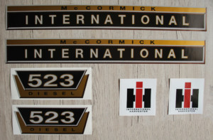 IHC International 523 Aufkleber gold groß