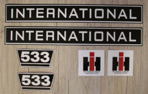 IHC International 533 Aufkleber schwarz weiss klein