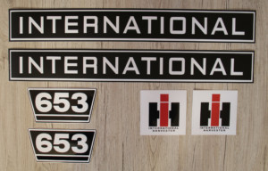 IHC International 653 Aufkleber schwarz weiss klein