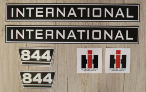 IHC International 844 Aufkleber schwarz weiss klein