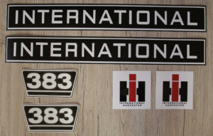 IHC International 383 Aufkleber schwarz weiss klein