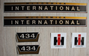 IHC International 434 Aufkleber gold klein
