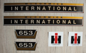IHC International 653 Aufkleber gold klein