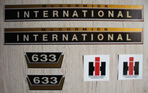 IHC International 633 Aufkleber gold klein