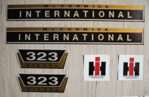 IHC International 323 Aufkleber gold groß