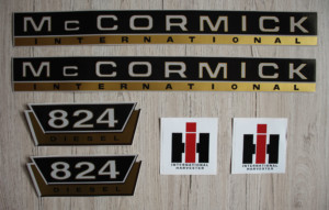 IHC Mc Cormick 824 Aufkleber gold groß