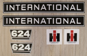 IHC International 624 Aufkleber schwarz weiss