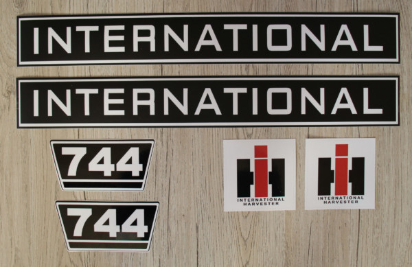 IHC International 744 Aufkleber schwarz weiss