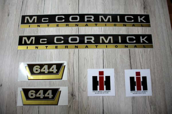 IHC Mc Cormick 644 Aufkleber gold klein