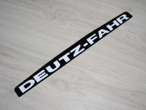 Deutz-Fahr Aufkleber Baureihe 07 lang Motorhaube (41cm)