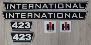 IHC International 423 Aufkleber schwarz weiss groß