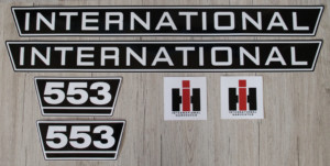 IHC International 553 Aufkleber schwarz weiss groß