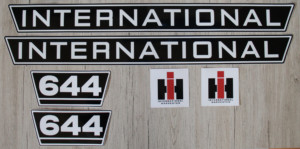 IHC International 644 Aufkleber schwarz weiss groß