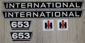 IHC International 653 Aufkleber schwarz weiss groß
