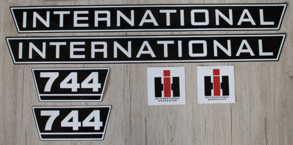 IHC International 744 Aufkleber schwarz weiss groß