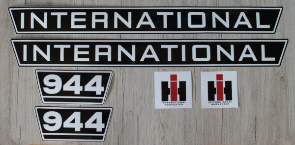 IHC International 944 Aufkleber schwarz weiss groß