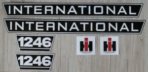 IHC International 1246 Aufkleber schwarz weiss groß