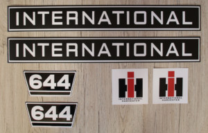 IHC International 644 Aufkleber schwarz weiss klein
