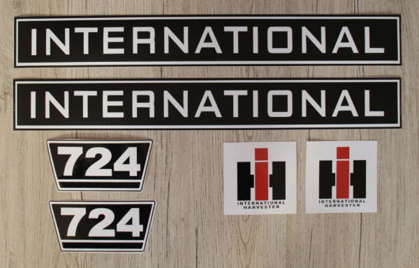 IHC International 724 Aufkleber schwarz weiss