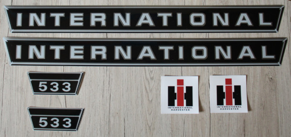 IHC International 533 Aufkleber silber