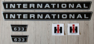 IHC International 633 Aufkleber silber