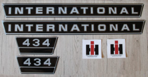 IHC International 434 Aufkleber silber groß