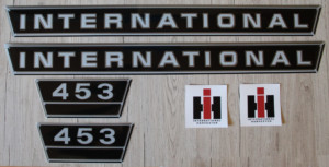 IHC International 453 Aufkleber silber groß