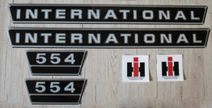 IHC International 554 Aufkleber silber groß