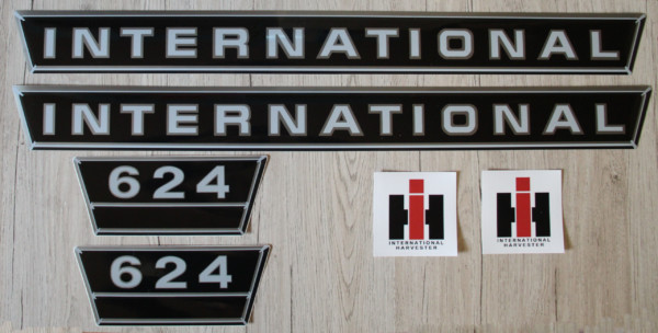 IHC International 624 Aufkleber silber groß