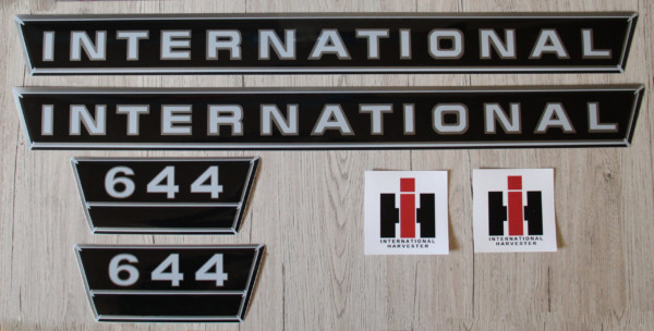 IHC International 644 Aufkleber silber groß