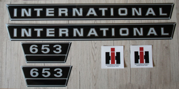 IHC International 653 Aufkleber silber groß