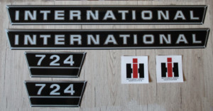 IHC International 724 Aufkleber silber groß