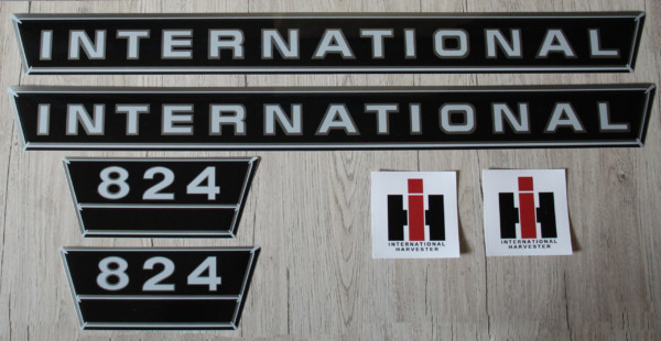 IHC International 824 Aufkleber silber groß