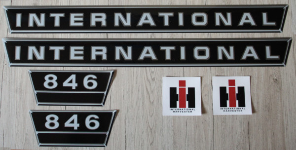 IHC International 846 Aufkleber silber groß