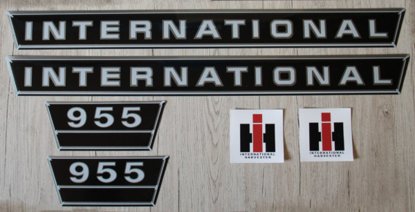 IHC International 955 Aufkleber silber groß