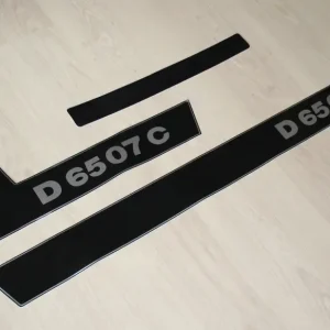 Deutz D6507C Aufkleber – schwarz / silber (mit Rahmen)